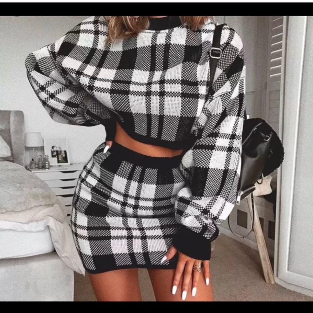 ✨VIRAL TIKTOK WINTER MUST HAVE✨Plaid Crop Top knit Sweater mini skirt Set